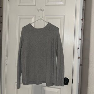 Simple grey sweater with a light and comfortable fit